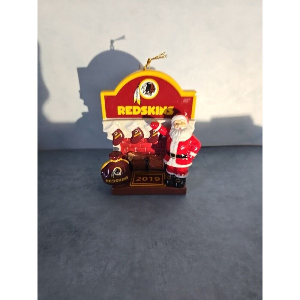 Danbury Mint Washington Redskins 2019 Holiday Hearth Ornament (T-C)